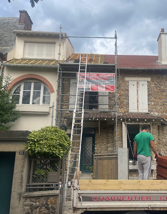 Entreprise de couverture, charpente, ravalement de façade et peinture exterieure à Rueil-Malmaison (92500) et à Issy-les-moulineaux (92140) dans les Hauts-de-Seine