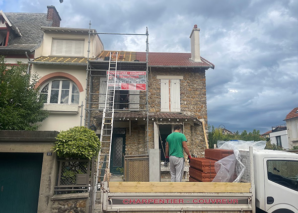 M Beautour de Père en Fils, travaux de toiture et de ravalement  à Rueil-Malmaison (92500) et Issy-les-moulineaux (92140), dans les Hauts de Seine (92) et en Ile de France