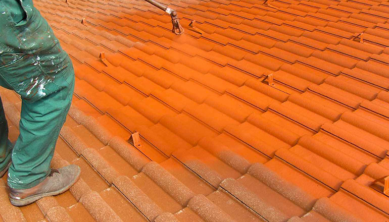 Démoussage de toiture à Rueil-Malmaison (92500), Issy-les-moulineaux (92140), dans les Hauts de Seine (92) et en Ile de France